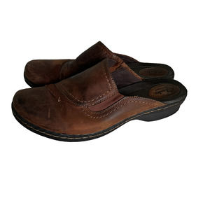 Clarks flexible brown leather slip on clogs size 8 1/2 (wide)